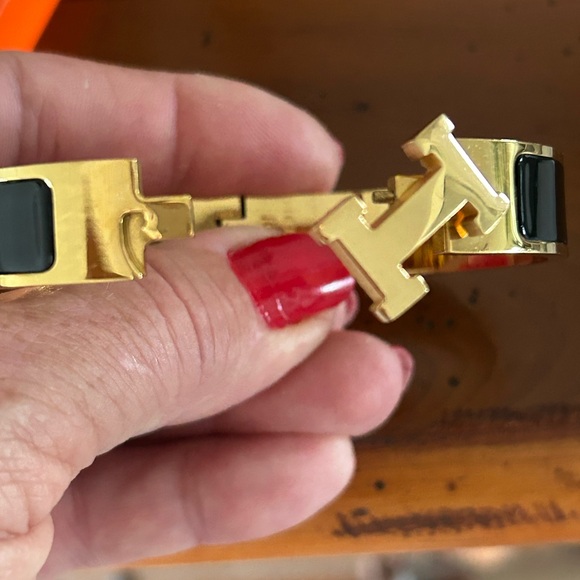 Hermès Clic H Enamel gold Bracelet in Black - Picture 4 of 5